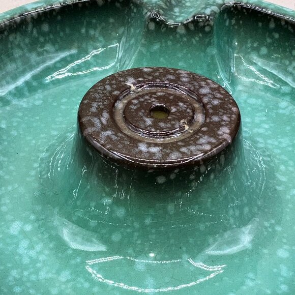 Vintage The Hyde Park No. 1900 Green Glaze Ceramic Weighted Ashtray 1940-1950 - Picture 3 of 10